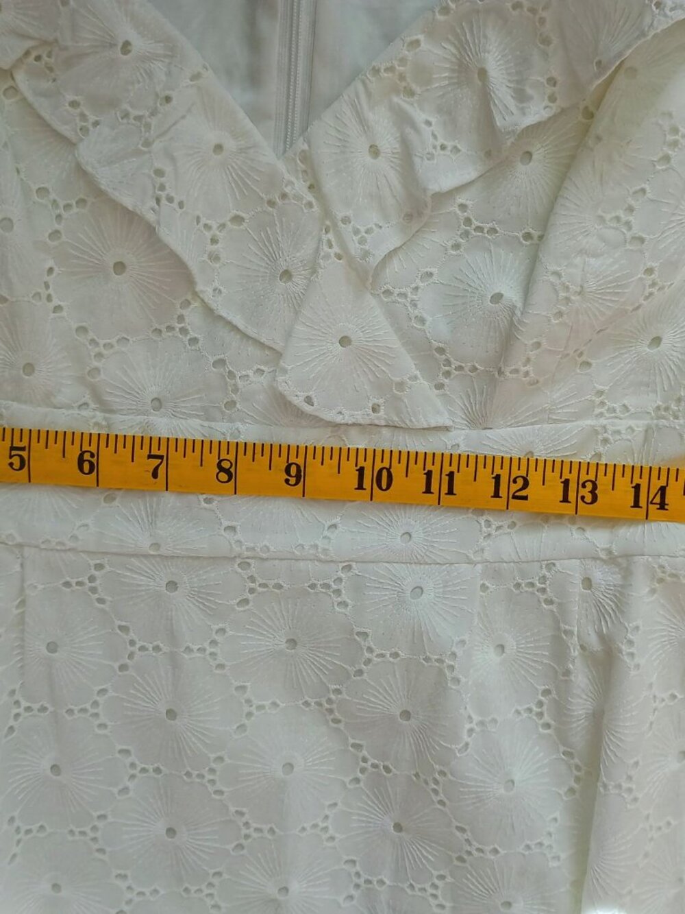 ๐ฎ๐BNWT ANTONIO MELANI WHITE FLORAL EYELET DRESS SLEEVELESS V NECK RUFFLE 12 - Picture 5 of 9